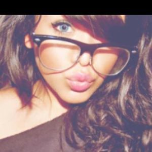 Meet your Posher, Courtney